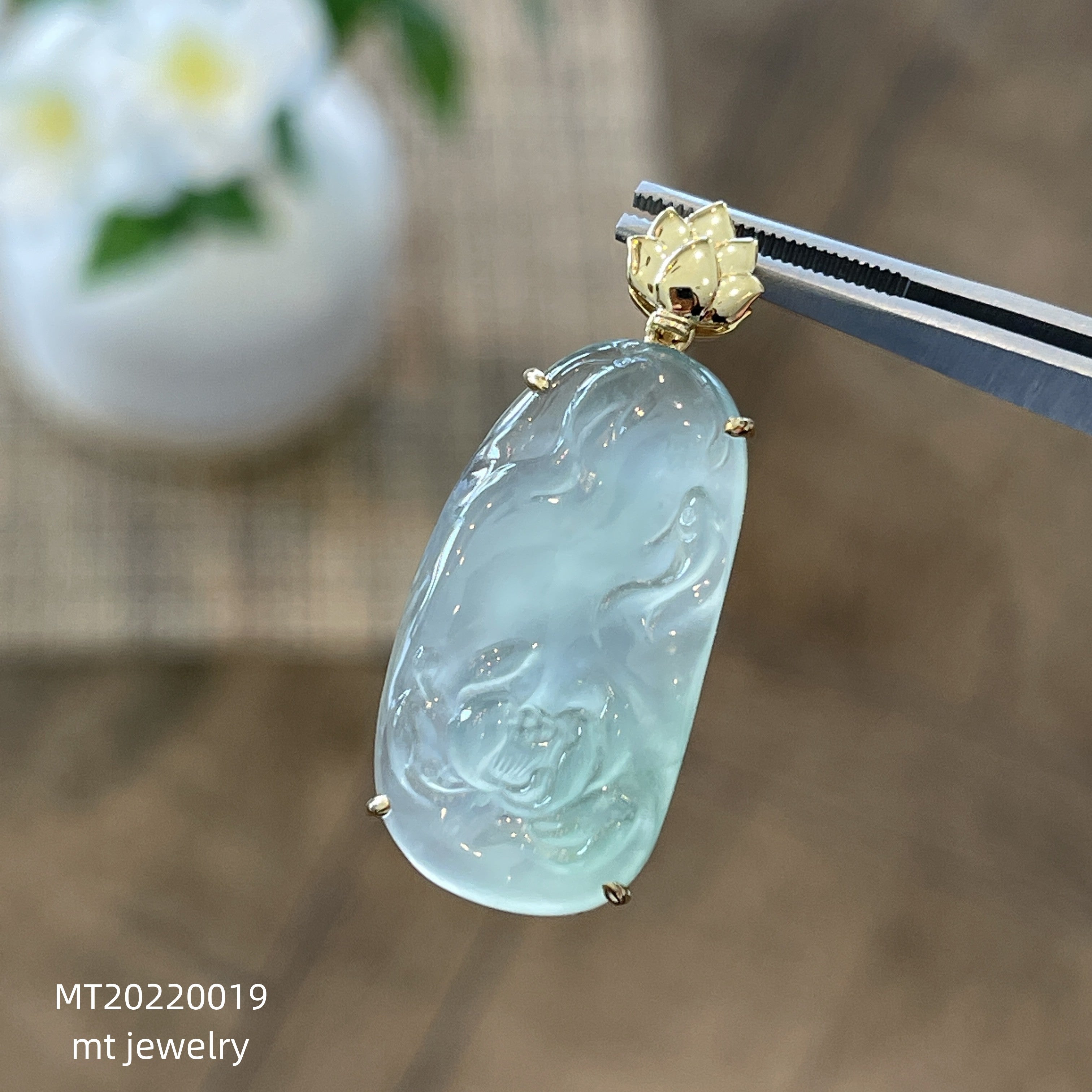 MT20210019 天然翡翠A货玻璃种荷花吊坠– MT Jewelry