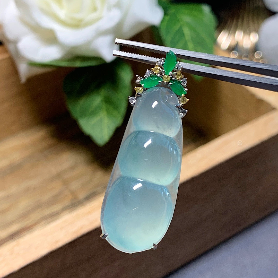 MT20210003 美瞳天然翡翠A货 冰种翡翠福豆吊坠