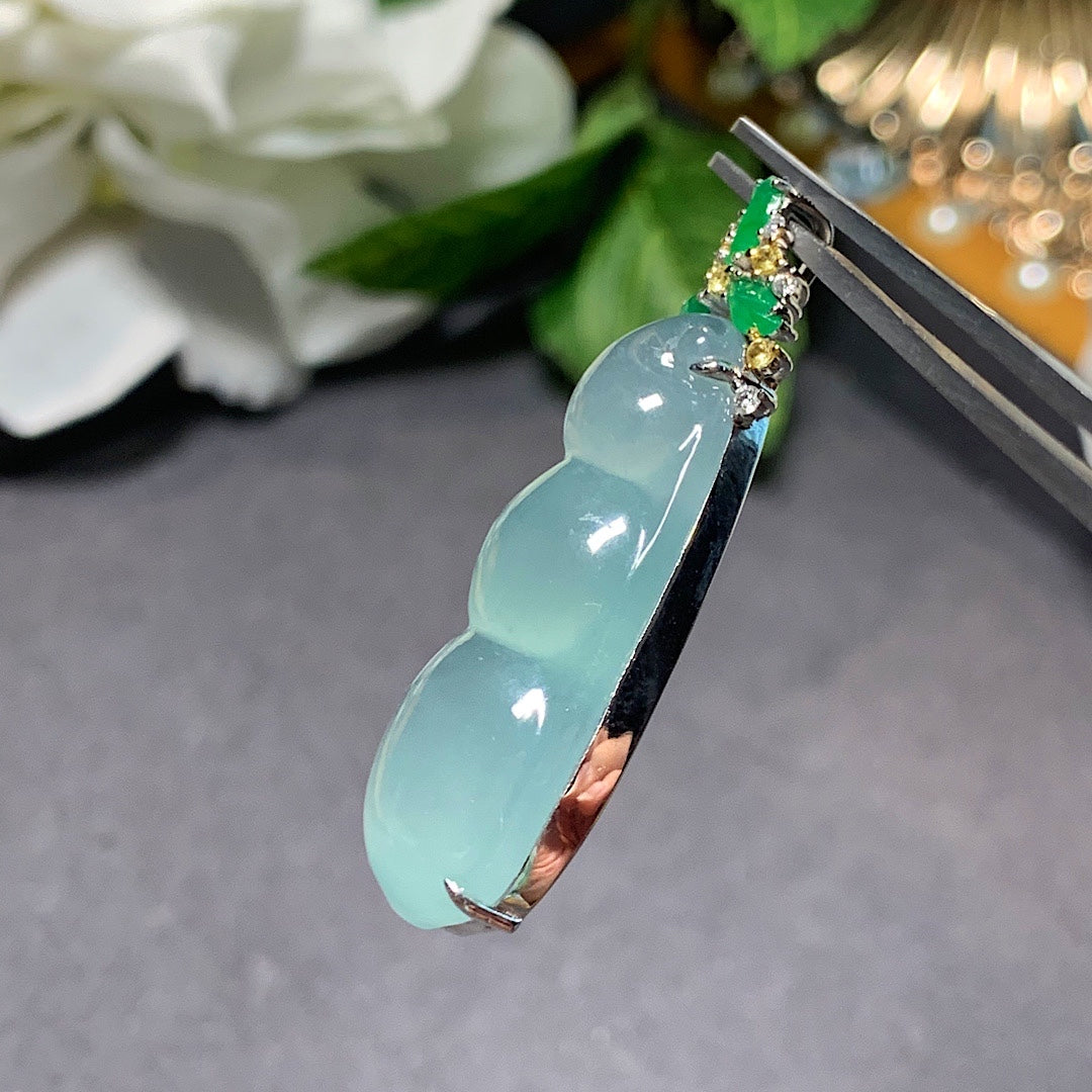 MT20210003 美瞳天然翡翠A货 冰种翡翠福豆吊坠