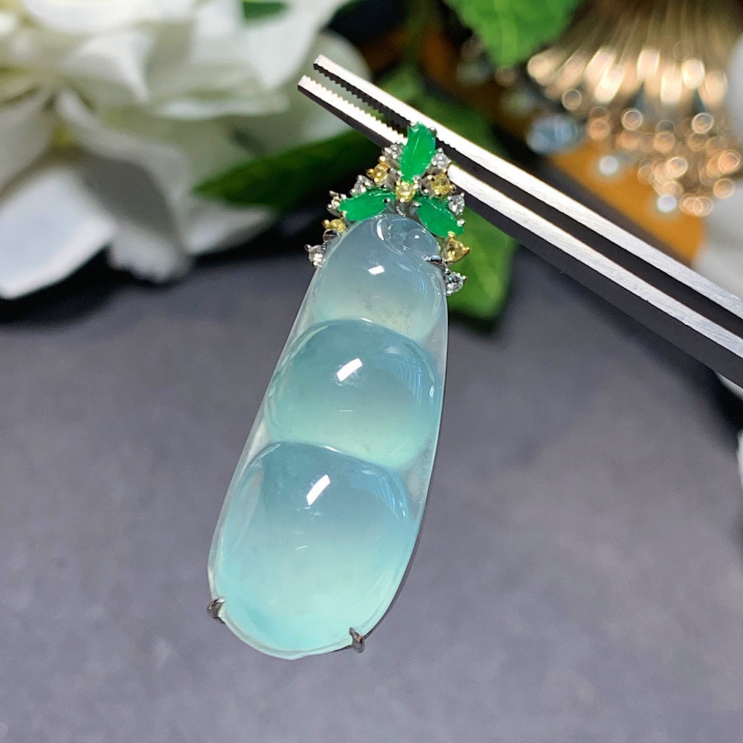 MT20210003 美瞳天然翡翠A货 冰种翡翠福豆吊坠