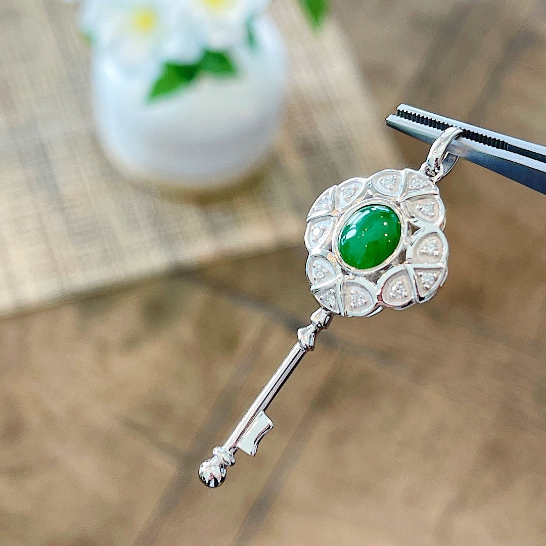 MT20220025 天然翡翠A货 冰种正绿蛋面钻石钥匙🔑吊坠