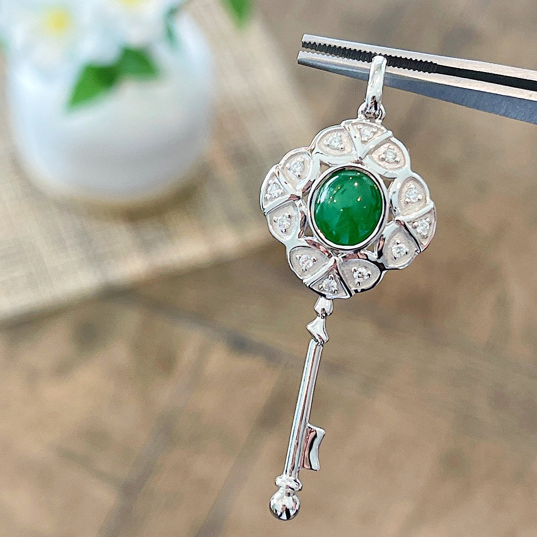 MT20220025 天然翡翠A货 冰种正绿蛋面钻石钥匙🔑吊坠