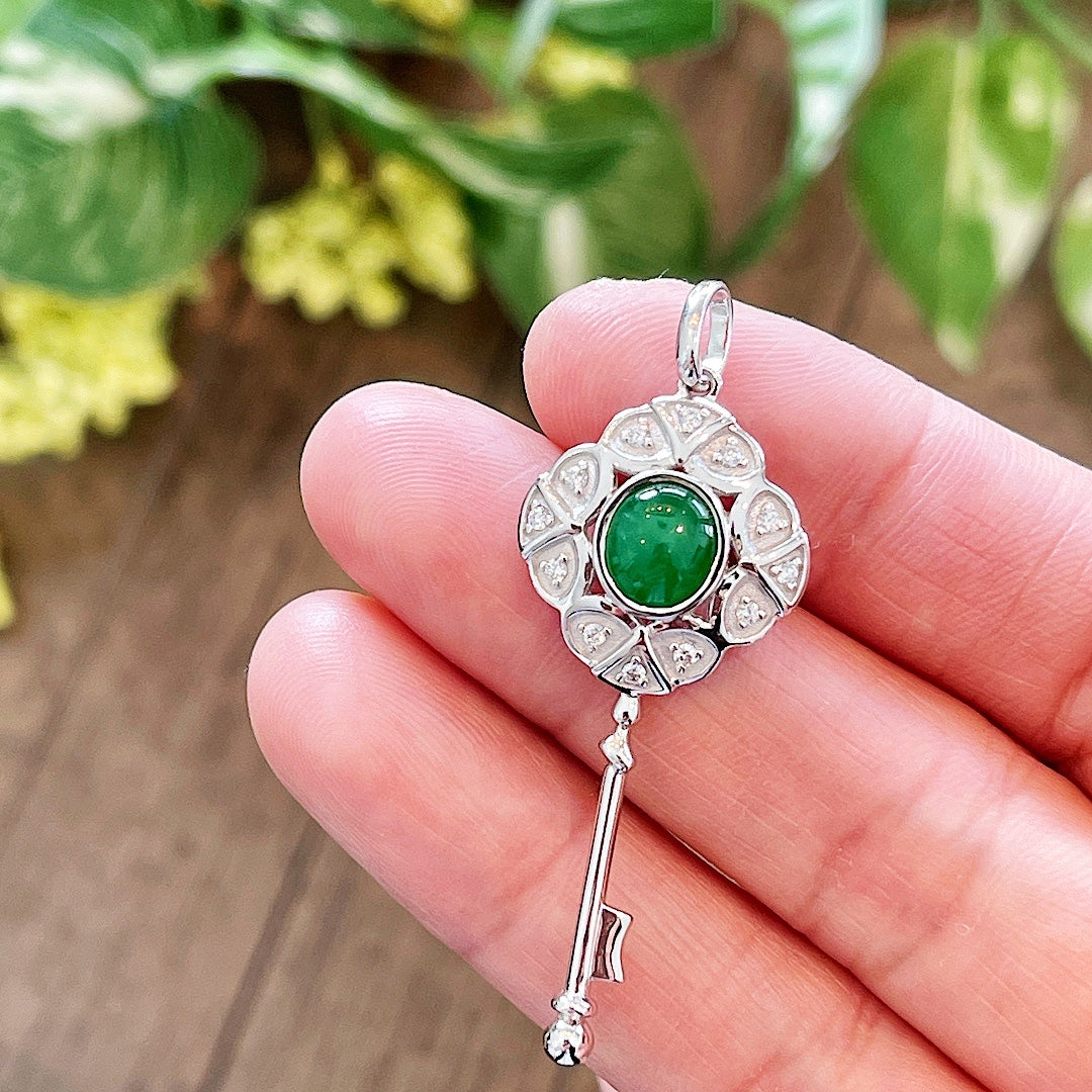 MT20220025 天然翡翠A货 冰种正绿蛋面钻石钥匙🔑吊坠