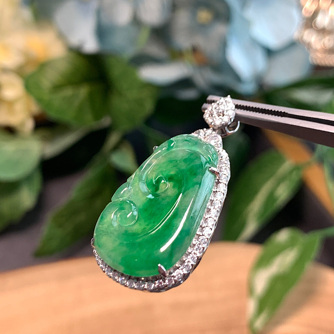 MT20220033 天然翡翠A货 高冰种飘花翡翠绿如意吊坠