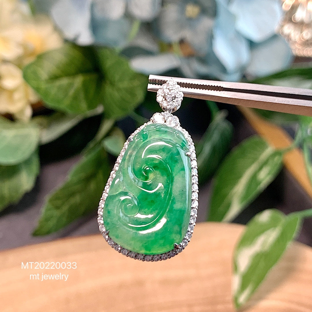 MT20220033 天然翡翠A货 高冰种飘花翡翠绿如意吊坠